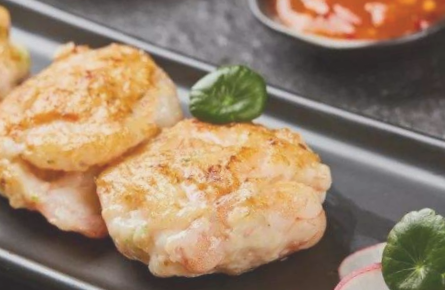 煎虾饼|煎虾饼是一道北宋东京开封的传统名菜