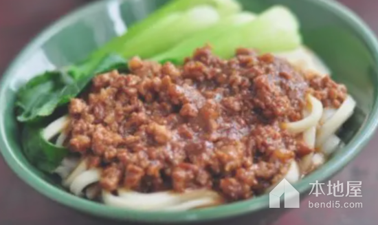陈记炸酱面|材料丰富的特色美食